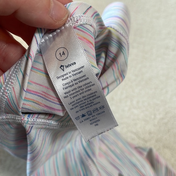 ivivva spandex/tight style girls shorts size 14 white with multicolour stripes - Picture 5 of 6